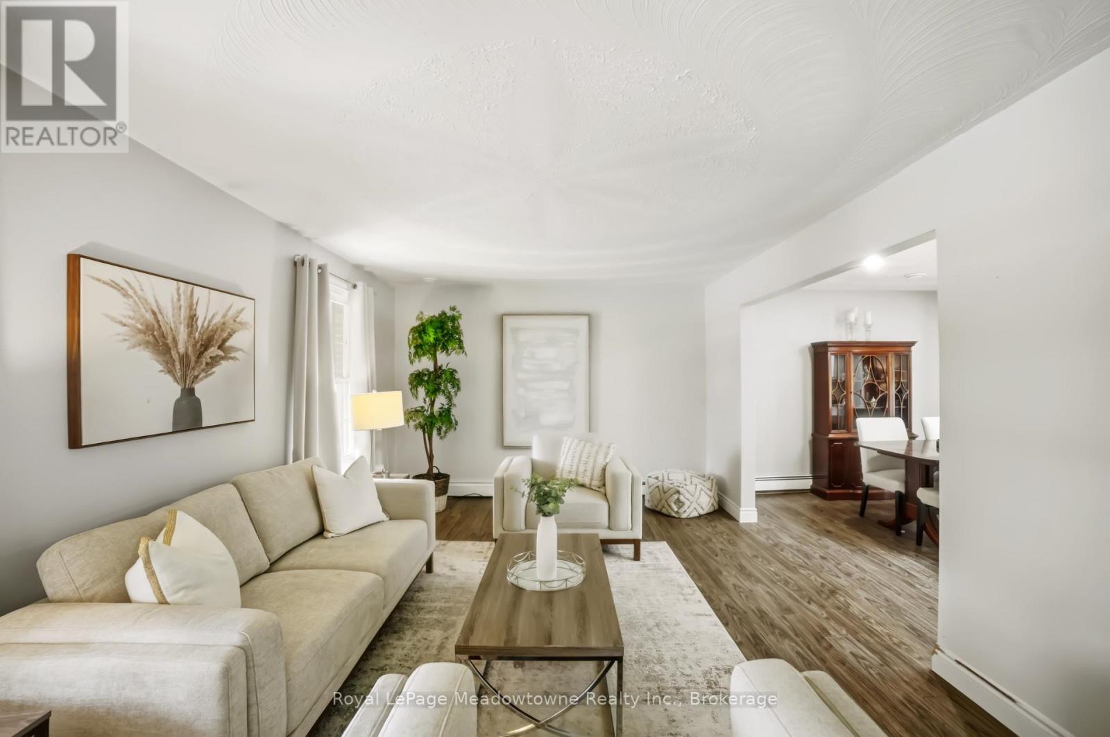 












12 HUNTSMAN GATE

,
Hamilton (Freelton),




Ontario
L8N2Z7

