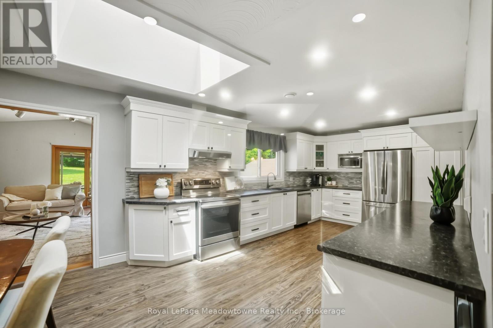 












12 HUNTSMAN GATE

,
Hamilton (Freelton),




Ontario
L8N2Z7

