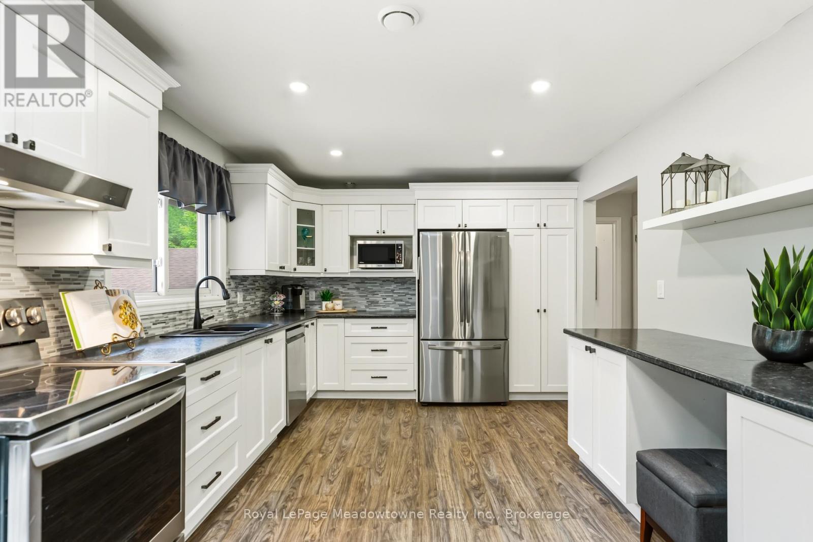 












12 HUNTSMAN GATE

,
Hamilton (Freelton),




Ontario
L8N2Z7

