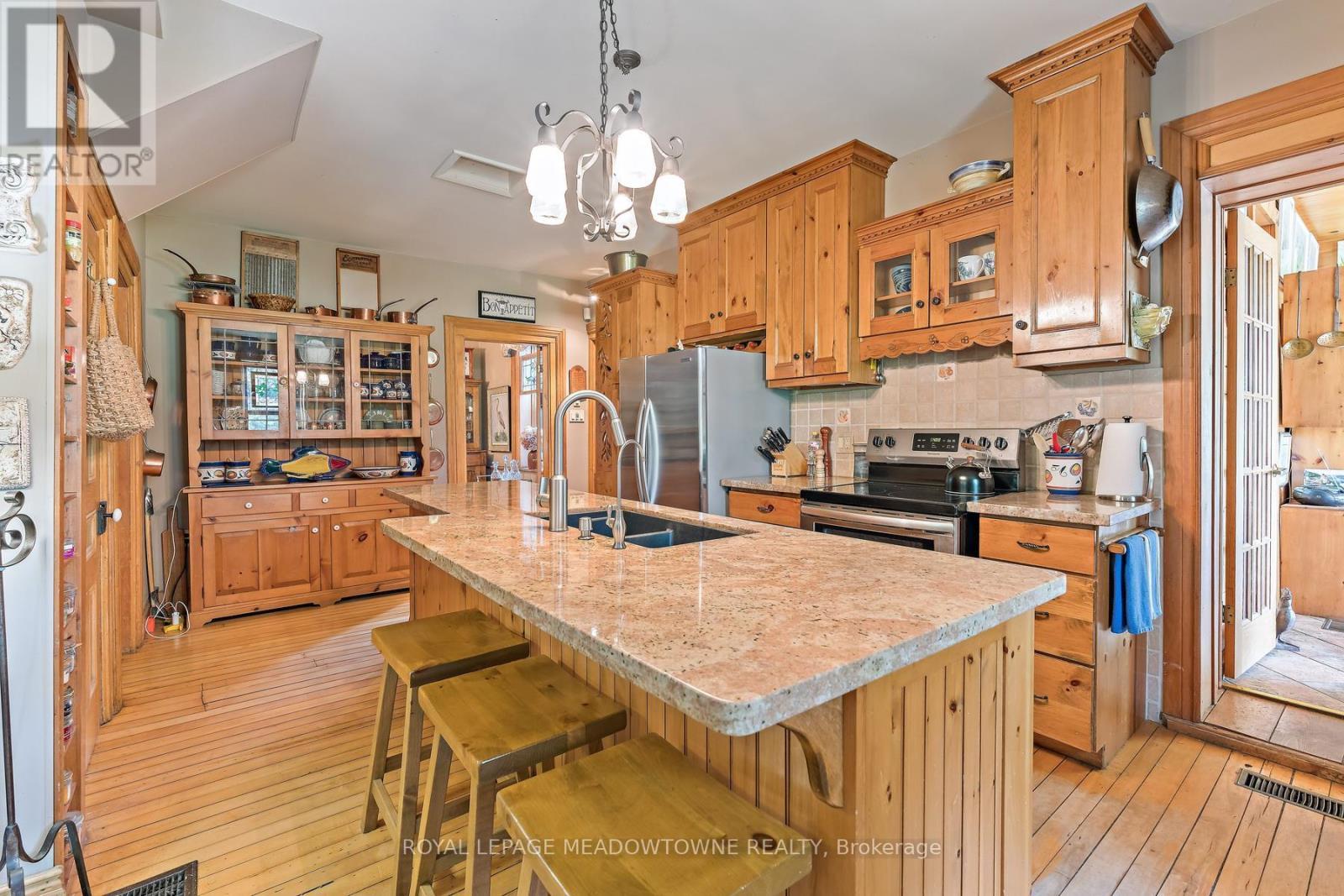 












954399 7TH LINE EHS

,
Mono,




Ontario
L9W6G1

