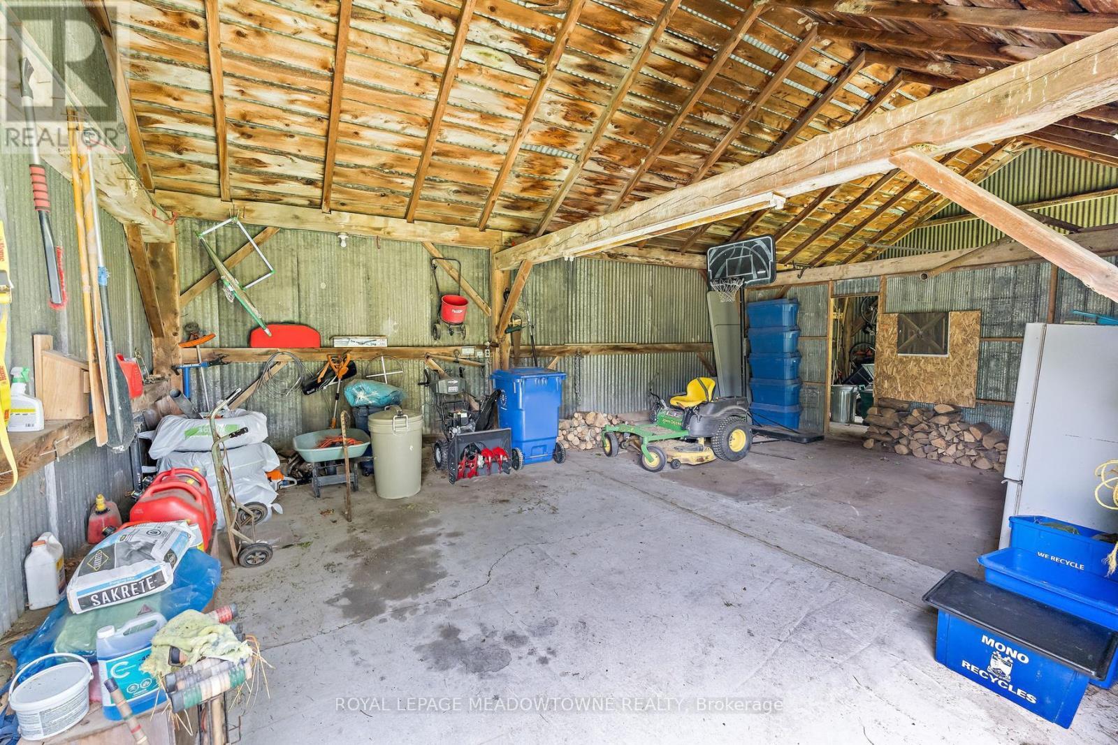 












954399 7TH LINE EHS

,
Mono,




Ontario
L9W6G1

