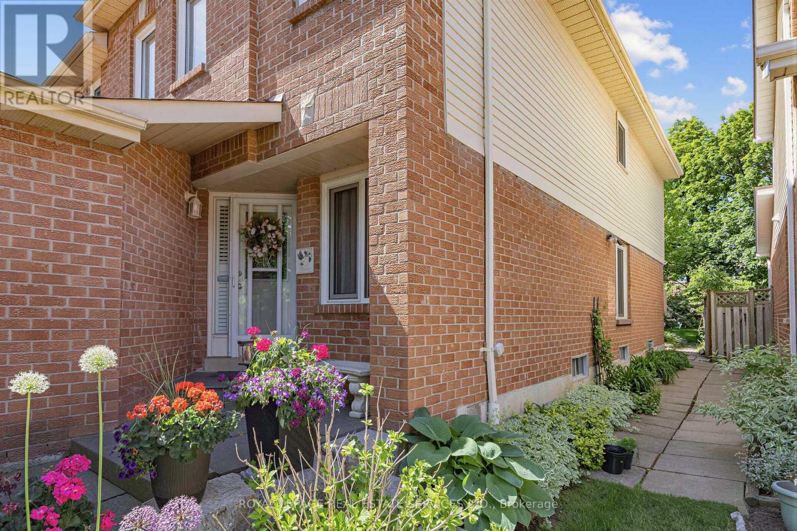 












4024 RUSHTON CRESCENT

,
Mississauga,




Ontario
L5L4H7

