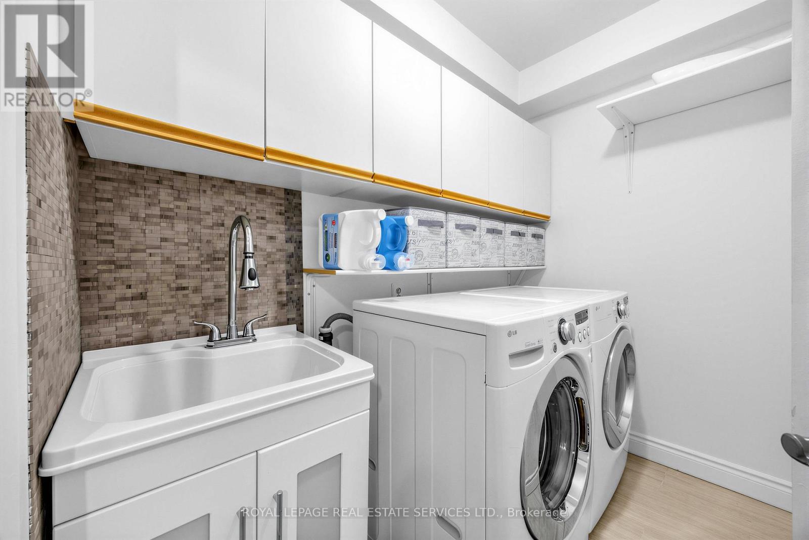 












4024 RUSHTON CRESCENT

,
Mississauga,




Ontario
L5L4H7

