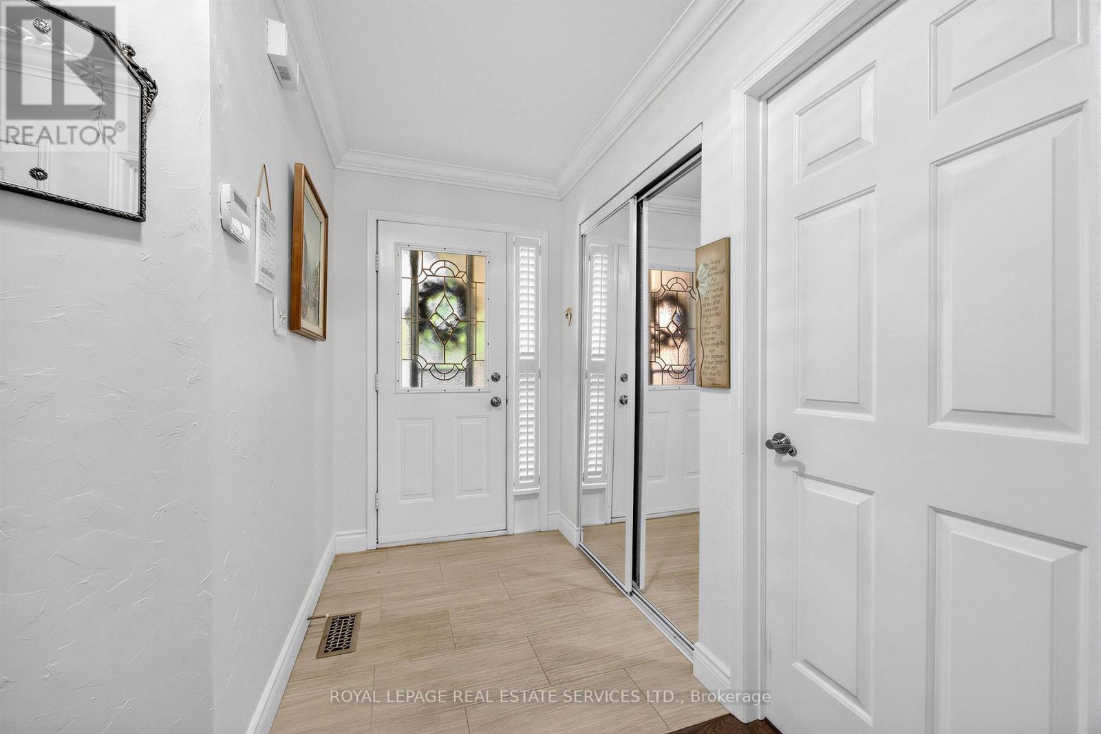 












4024 RUSHTON CRESCENT

,
Mississauga,




Ontario
L5L4H7

