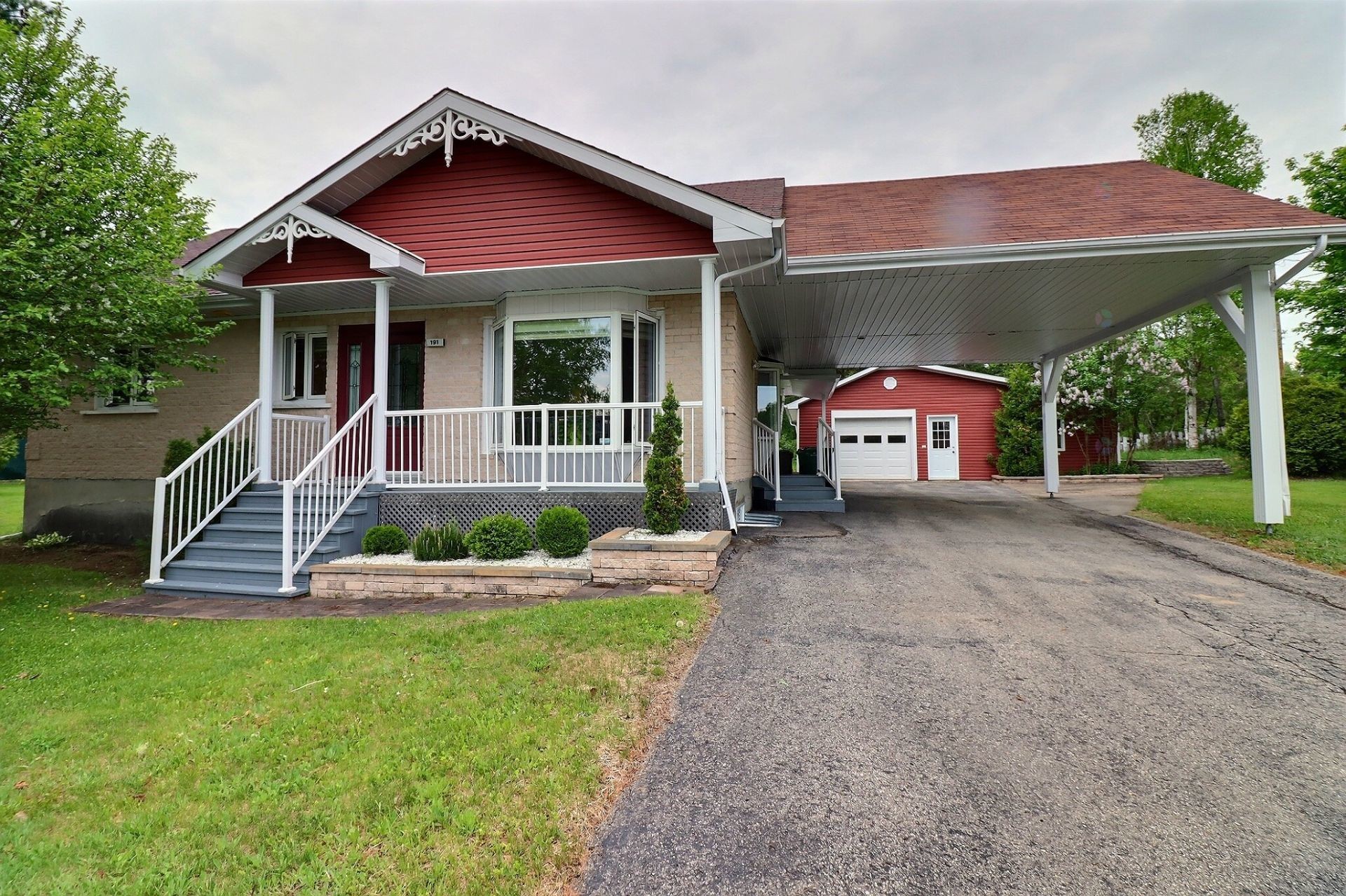 









191


Rue Perron

,
Saint-David-de-Falardeau,




QC
G0V1C0


