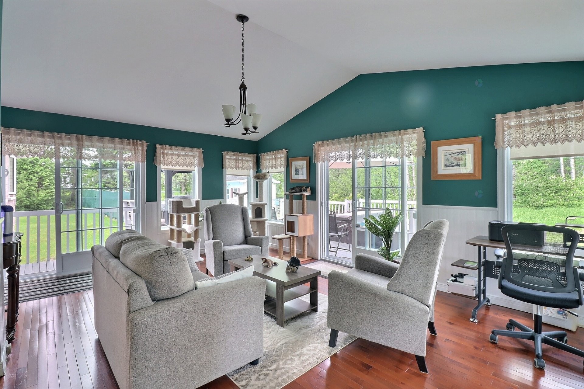 









191


Rue Perron

,
Saint-David-de-Falardeau,




QC
G0V1C0

