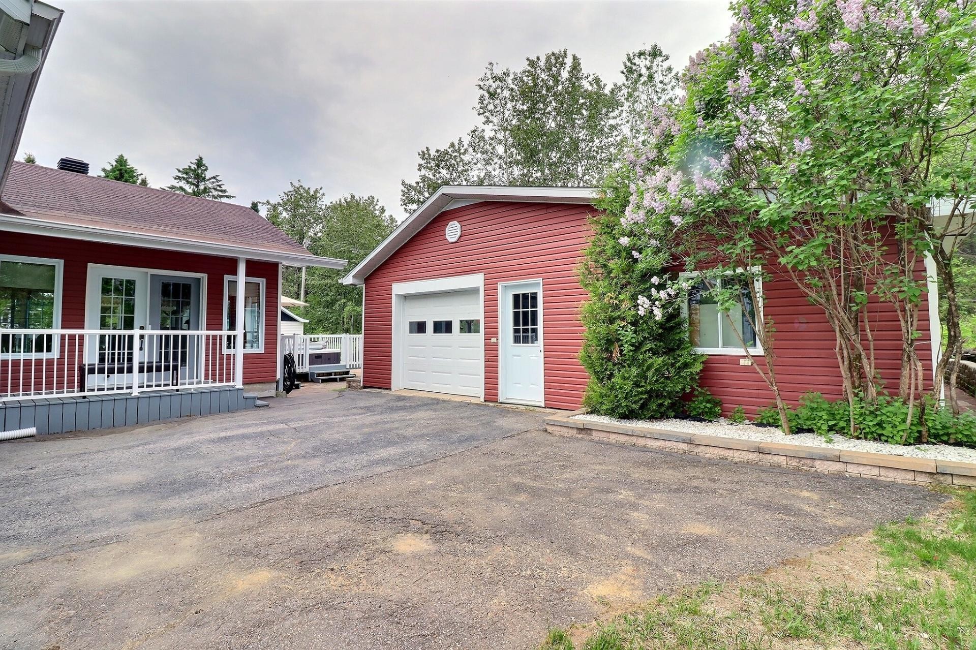 









191


Rue Perron

,
Saint-David-de-Falardeau,




QC
G0V1C0

