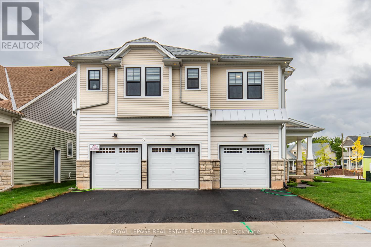 












42 BEACHWALK CRESCENT

,
Fort Erie,




Ontario
L0S1B0

