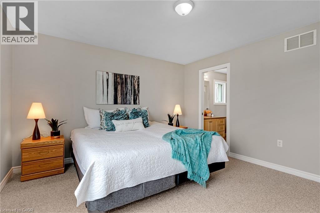 












118 CRUMLIN Lane

,
Freelton,




Ontario
L8B1A5

