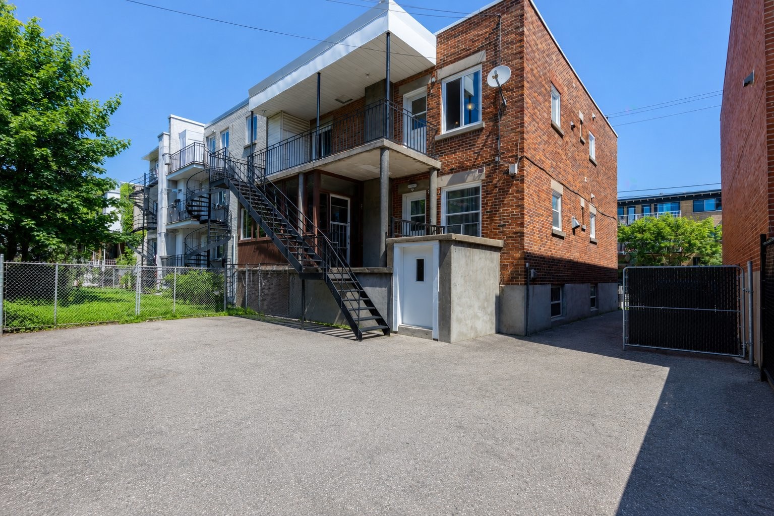 









6528


30e Avenue

,
Montréal (Rosemont/La Petite-Patrie),




QC
H1T3G6

