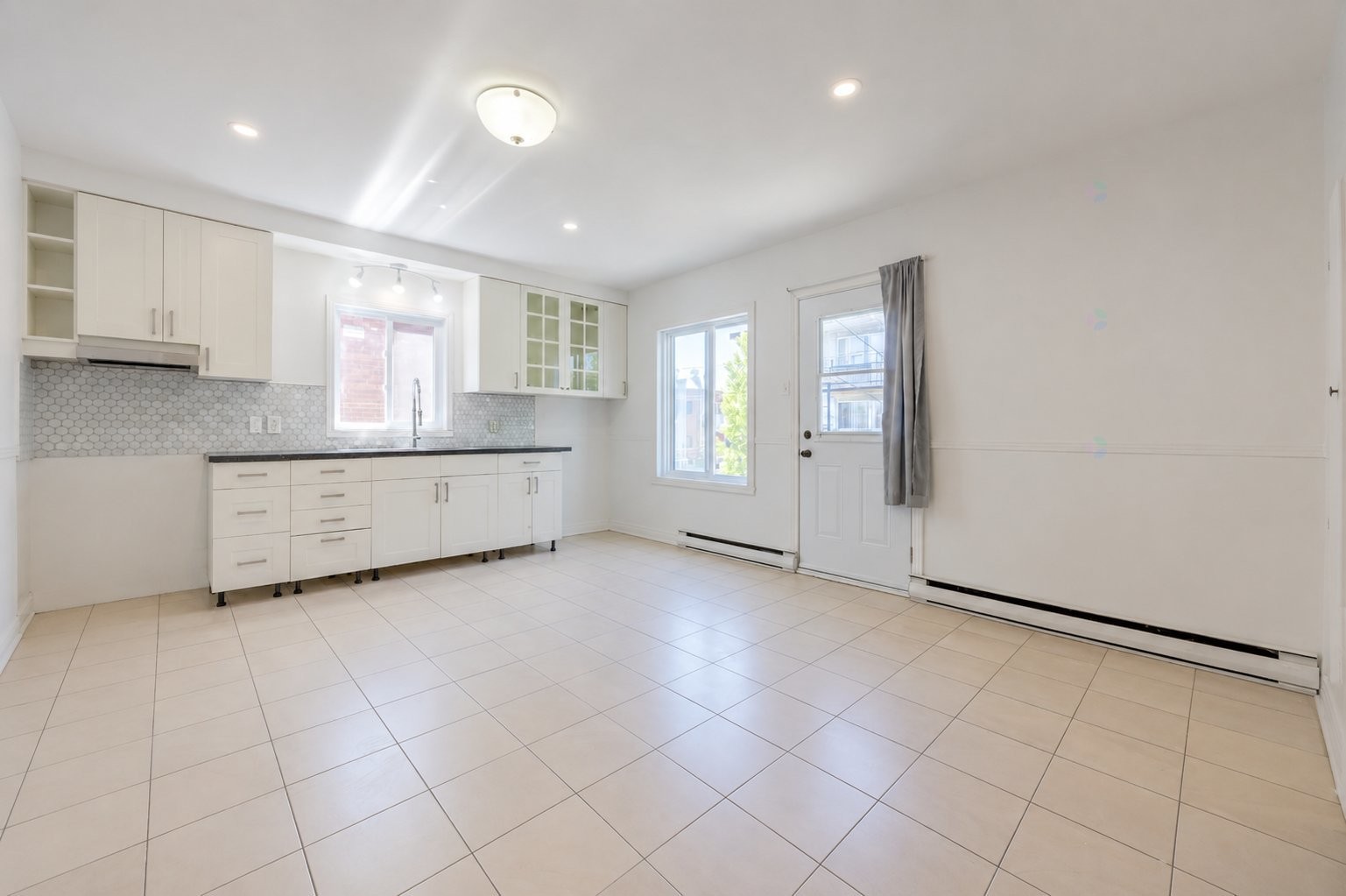 









6528


30e Avenue

,
Montréal (Rosemont/La Petite-Patrie),




QC
H1T3G6

