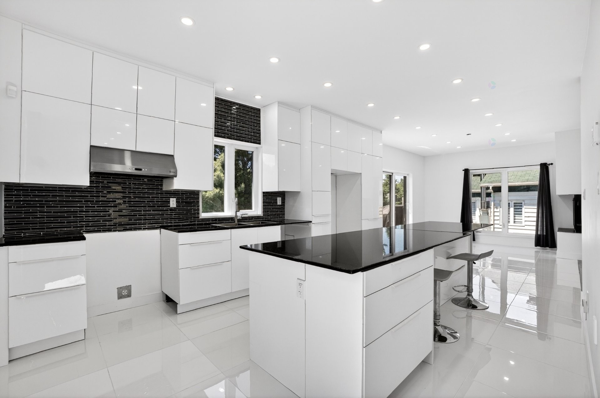 









405


Rue de la Montagne

,
Saint-Calixte,




QC
J0K1Z0

