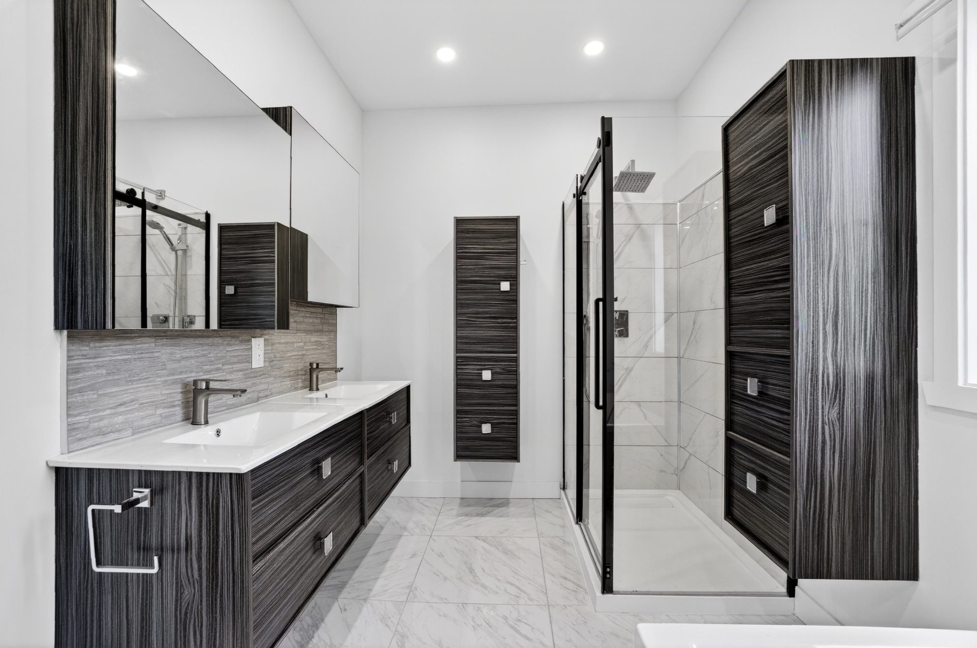 









405


Rue de la Montagne

,
Saint-Calixte,




QC
J0K1Z0

