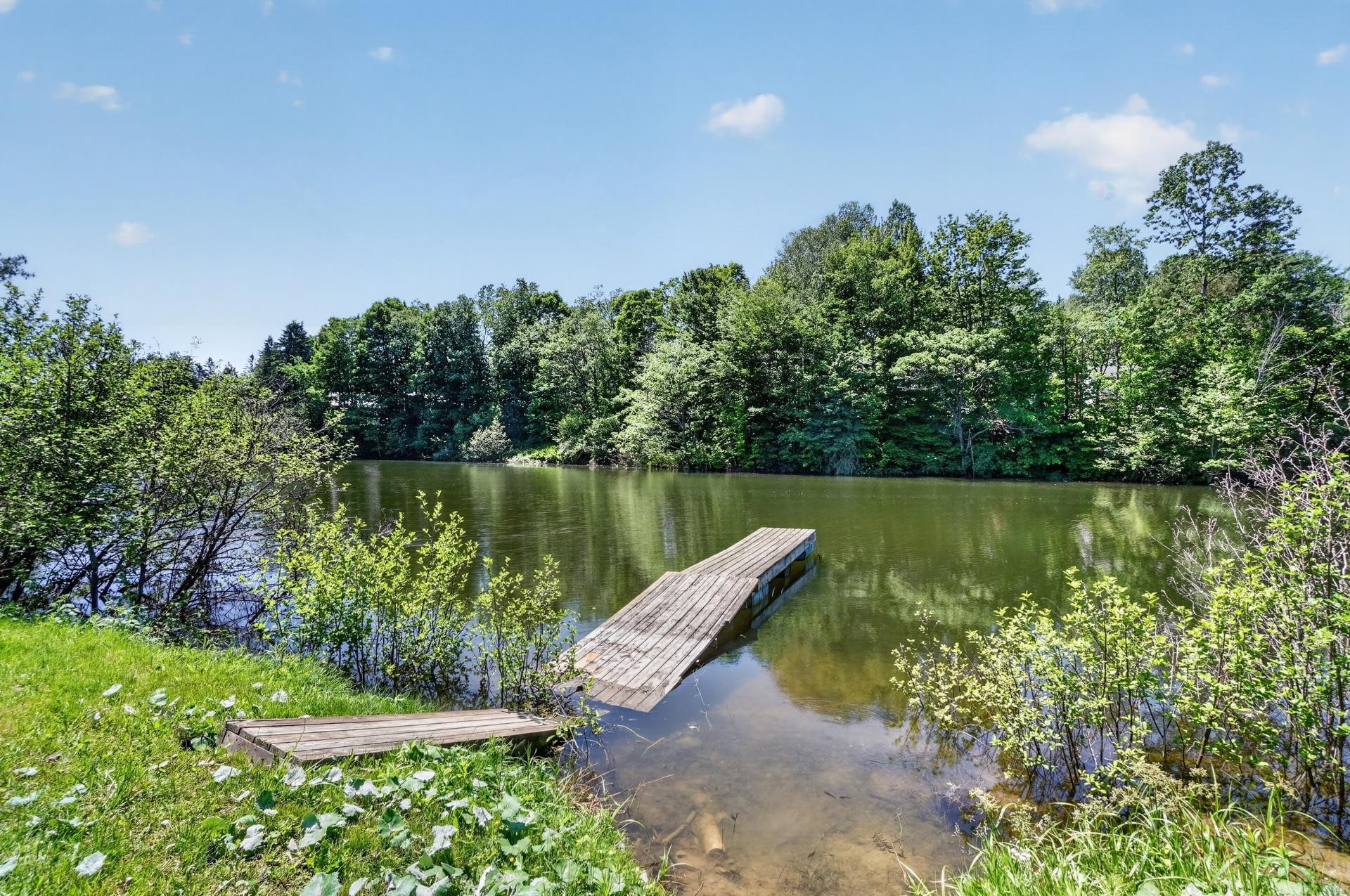 









405


Rue de la Montagne

,
Saint-Calixte,




QC
J0K1Z0

