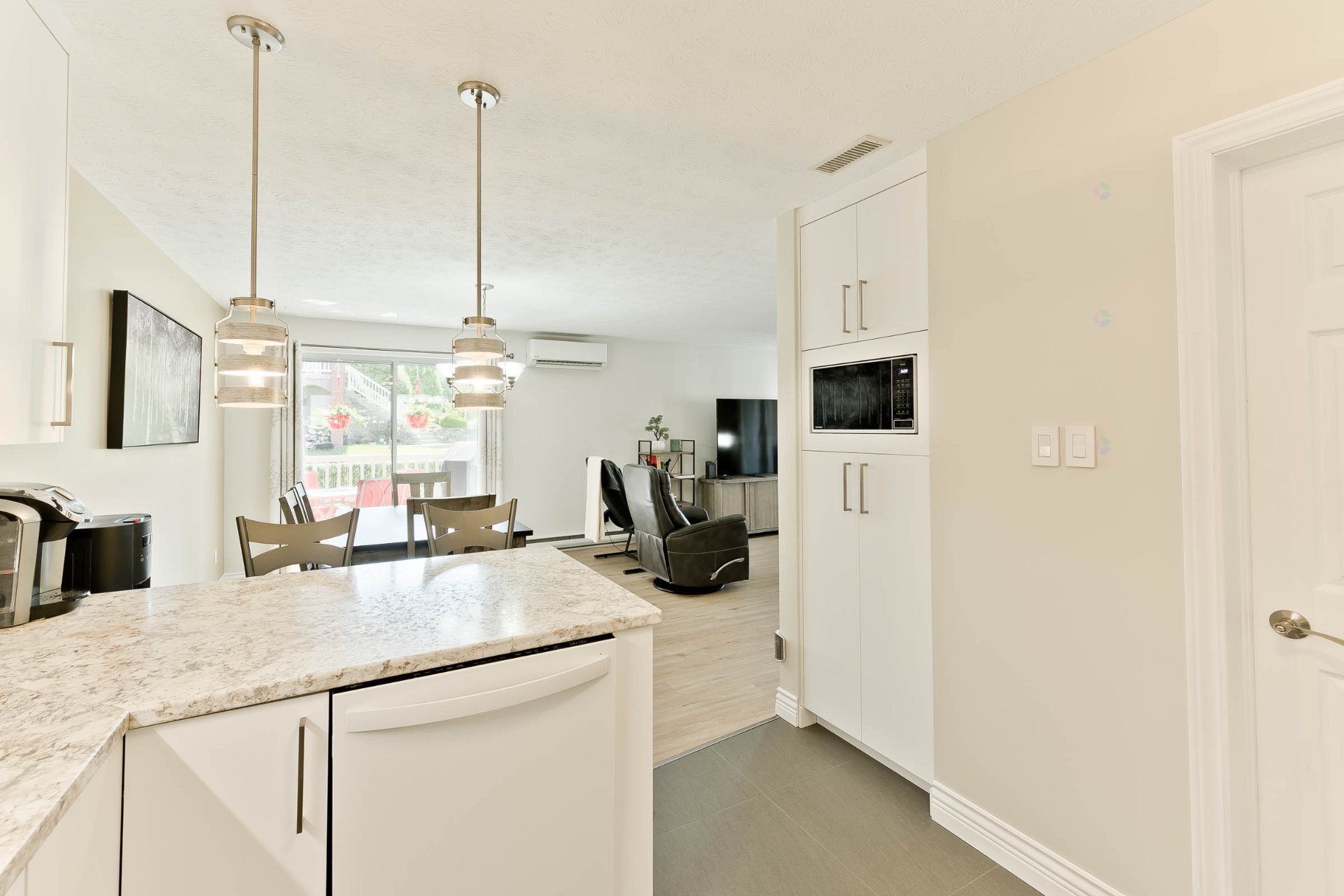 









3363


Rue Antoine-Samson

,
Sherbrooke (Les Nations),




QC
J1L2R3


