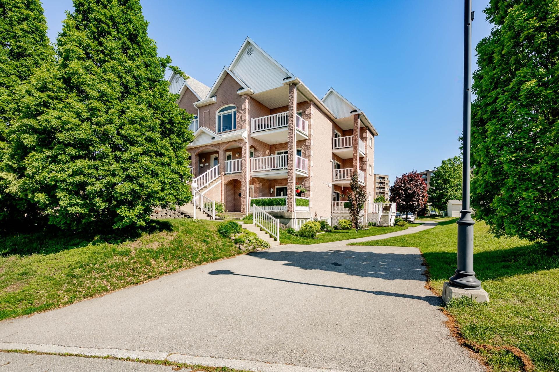 









3363


Rue Antoine-Samson

,
Sherbrooke (Les Nations),




QC
J1L2R3

