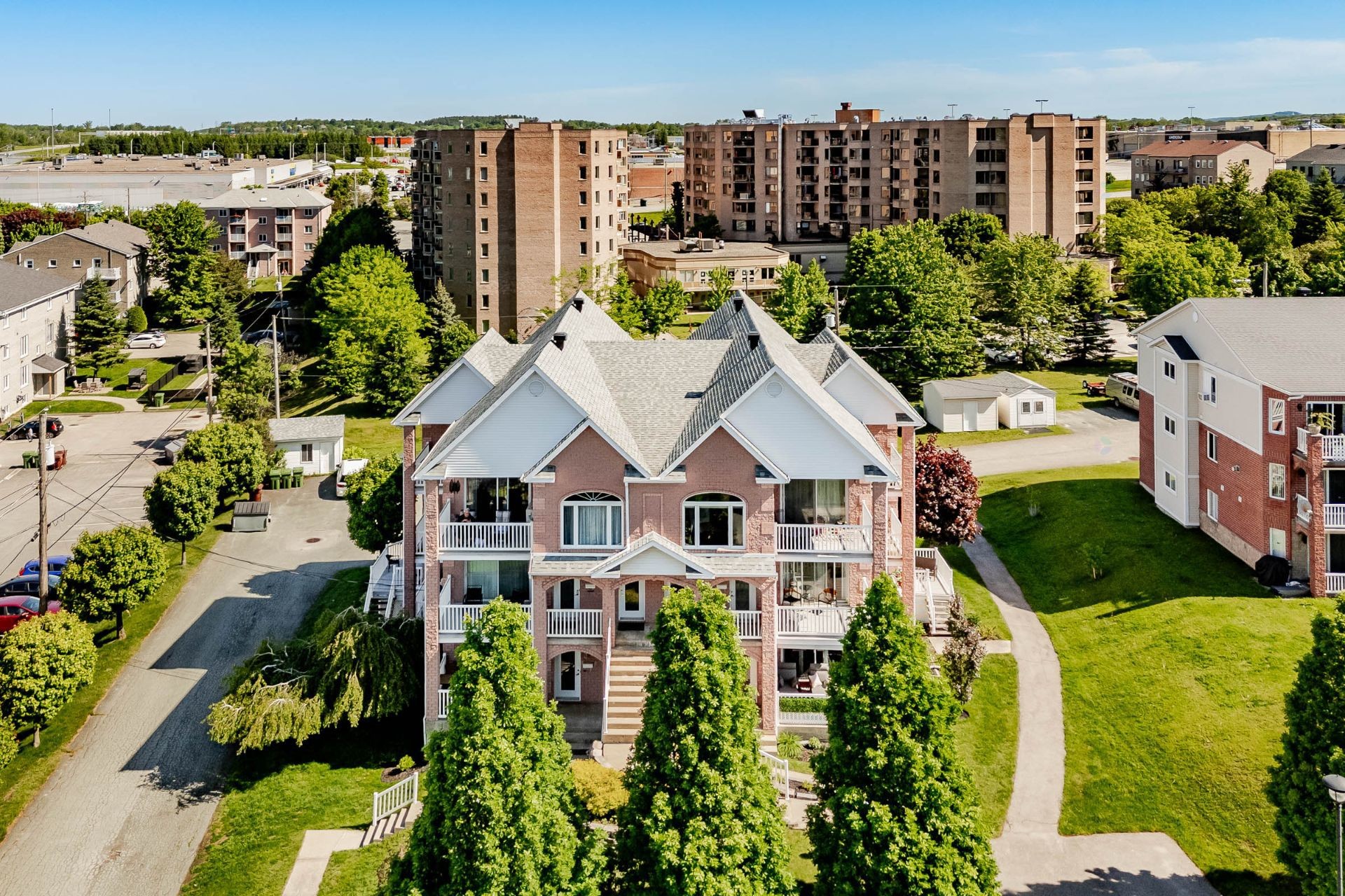









3363


Rue Antoine-Samson

,
Sherbrooke (Les Nations),




QC
J1L2R3

