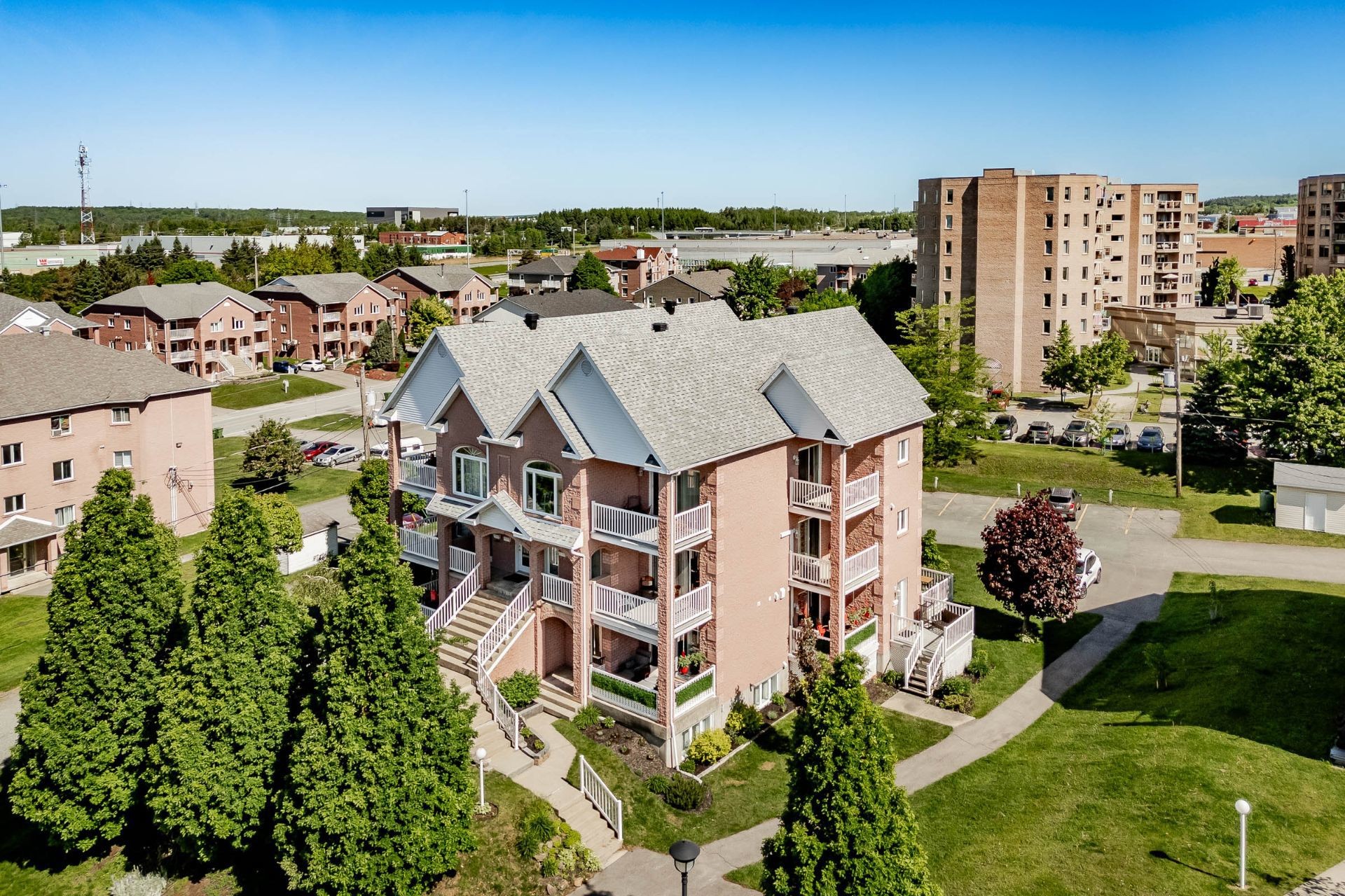 









3363


Rue Antoine-Samson

,
Sherbrooke (Les Nations),




QC
J1L2R3

