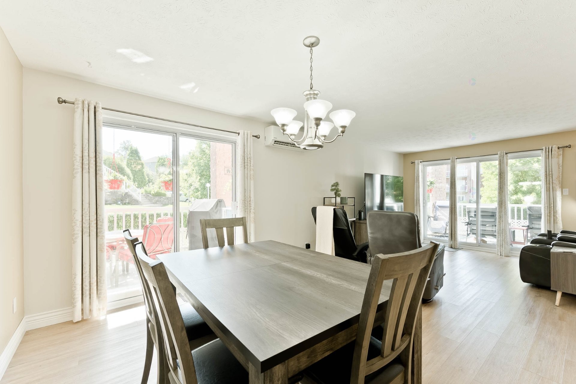 









3363


Rue Antoine-Samson

,
Sherbrooke (Les Nations),




QC
J1L2R3

