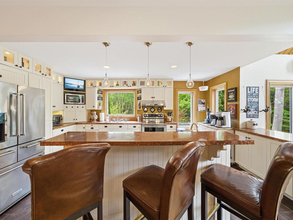 












943 West Porters Lake Road

,
West Porters Lake,




NS
B3K 1K9

