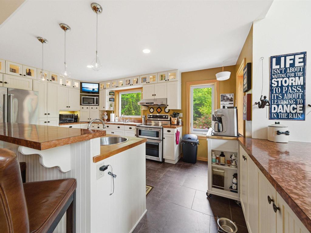 












943 West Porters Lake Road

,
West Porters Lake,




NS
B3K 1K9

