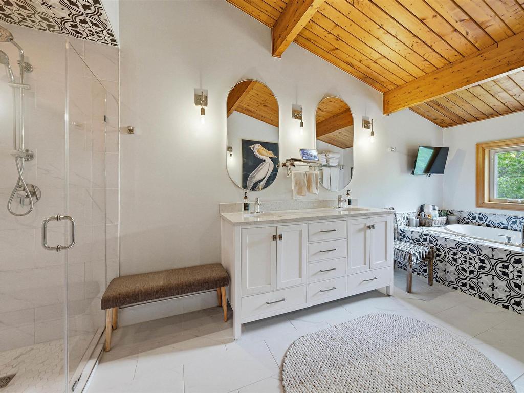 












943 West Porters Lake Road

,
West Porters Lake,




NS
B3K 1K9

