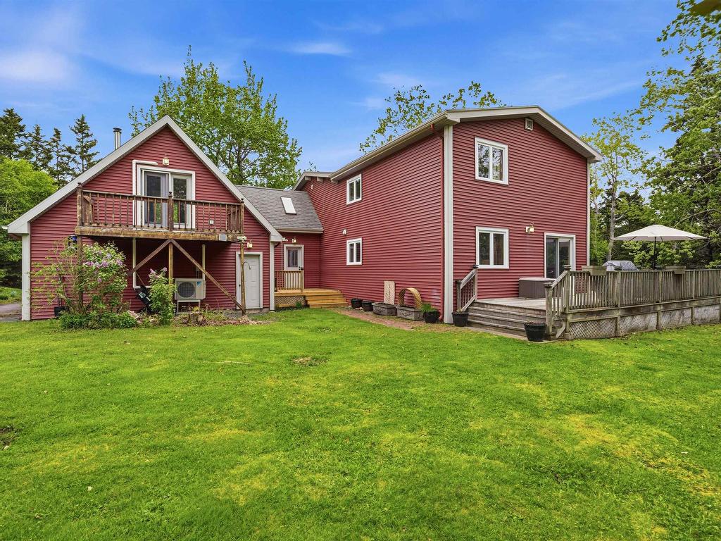 












943 West Porters Lake Road

,
West Porters Lake,




NS
B3K 1K9

