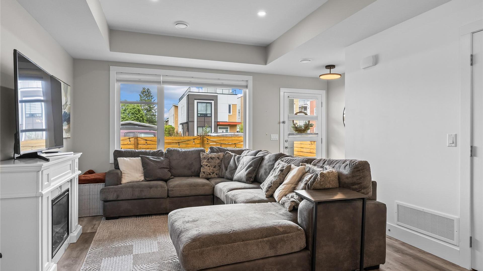 









771


Raymer

Avenue, 2,
Kelowna,




BC
V1Y 4Z7

