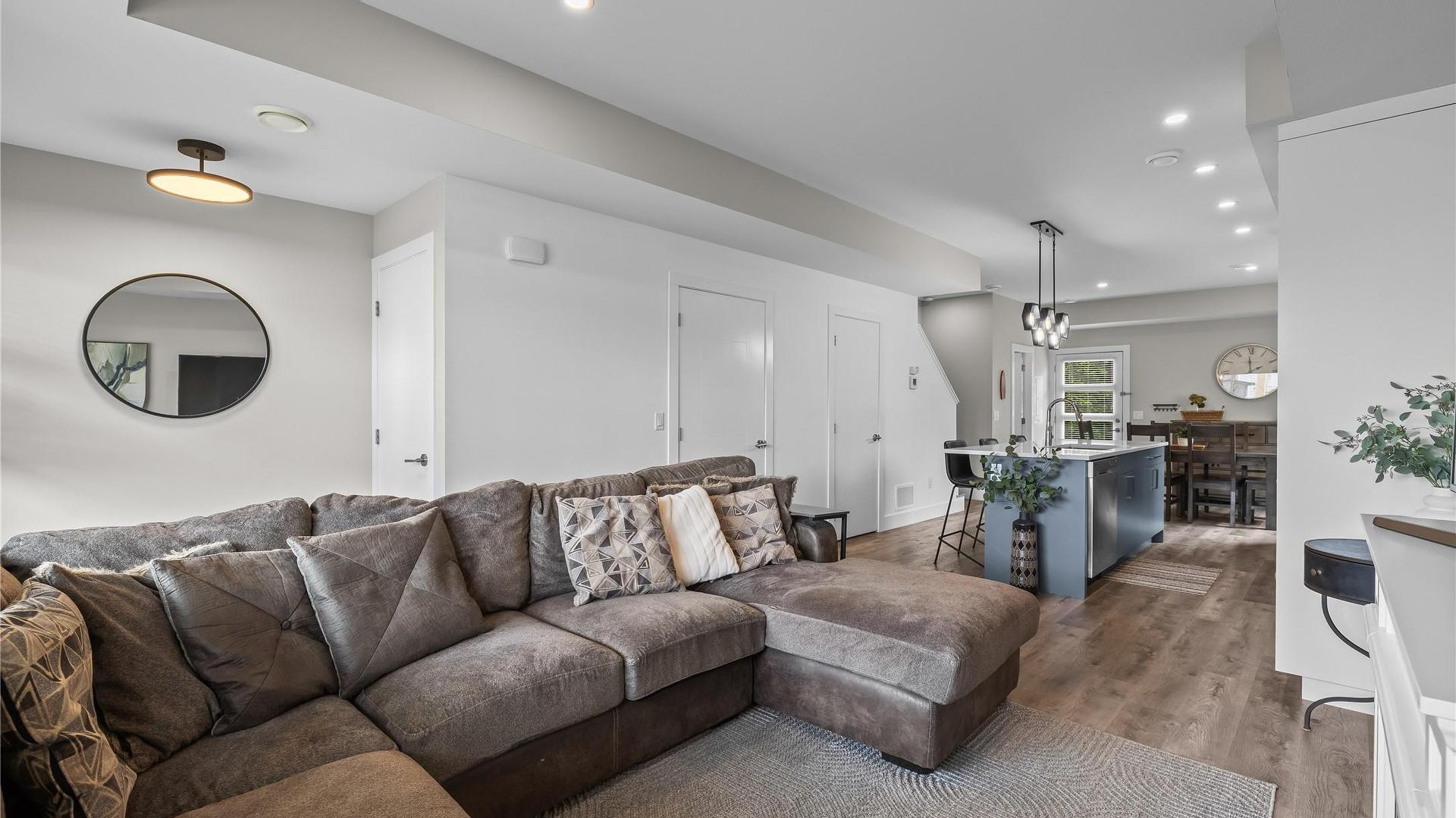 









771


Raymer

Avenue, 2,
Kelowna,




BC
V1Y 4Z7

