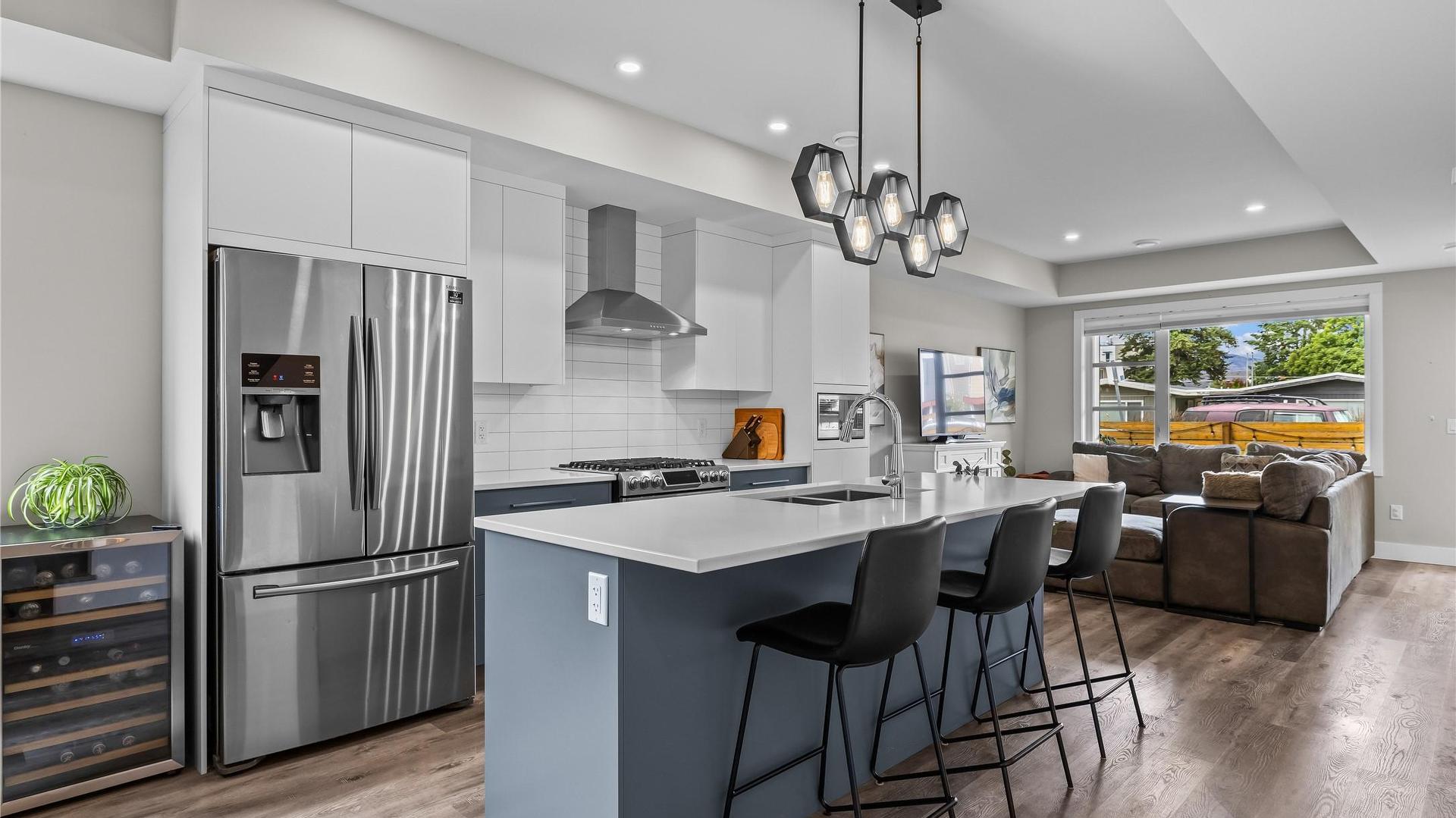 









771


Raymer

Avenue, 2,
Kelowna,




BC
V1Y 4Z7

