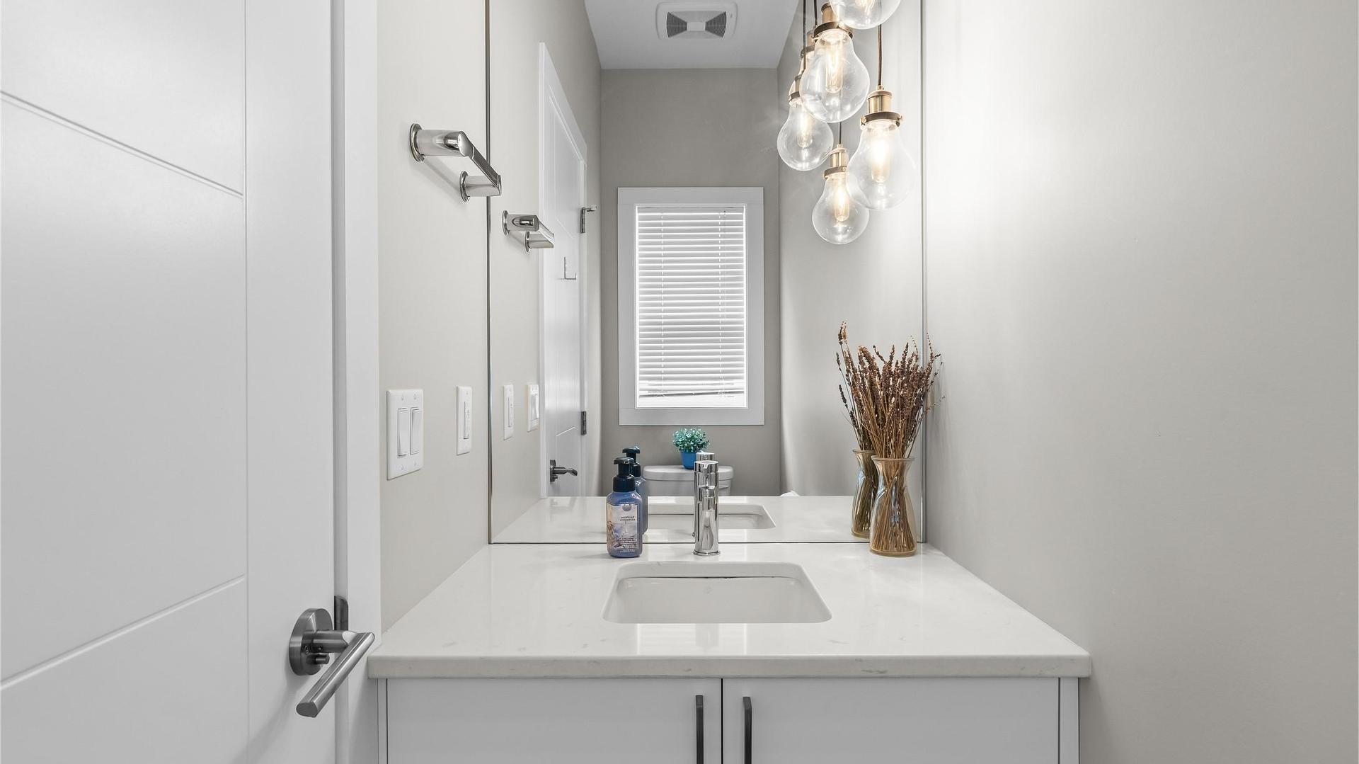 









771


Raymer

Avenue, 2,
Kelowna,




BC
V1Y 4Z7

