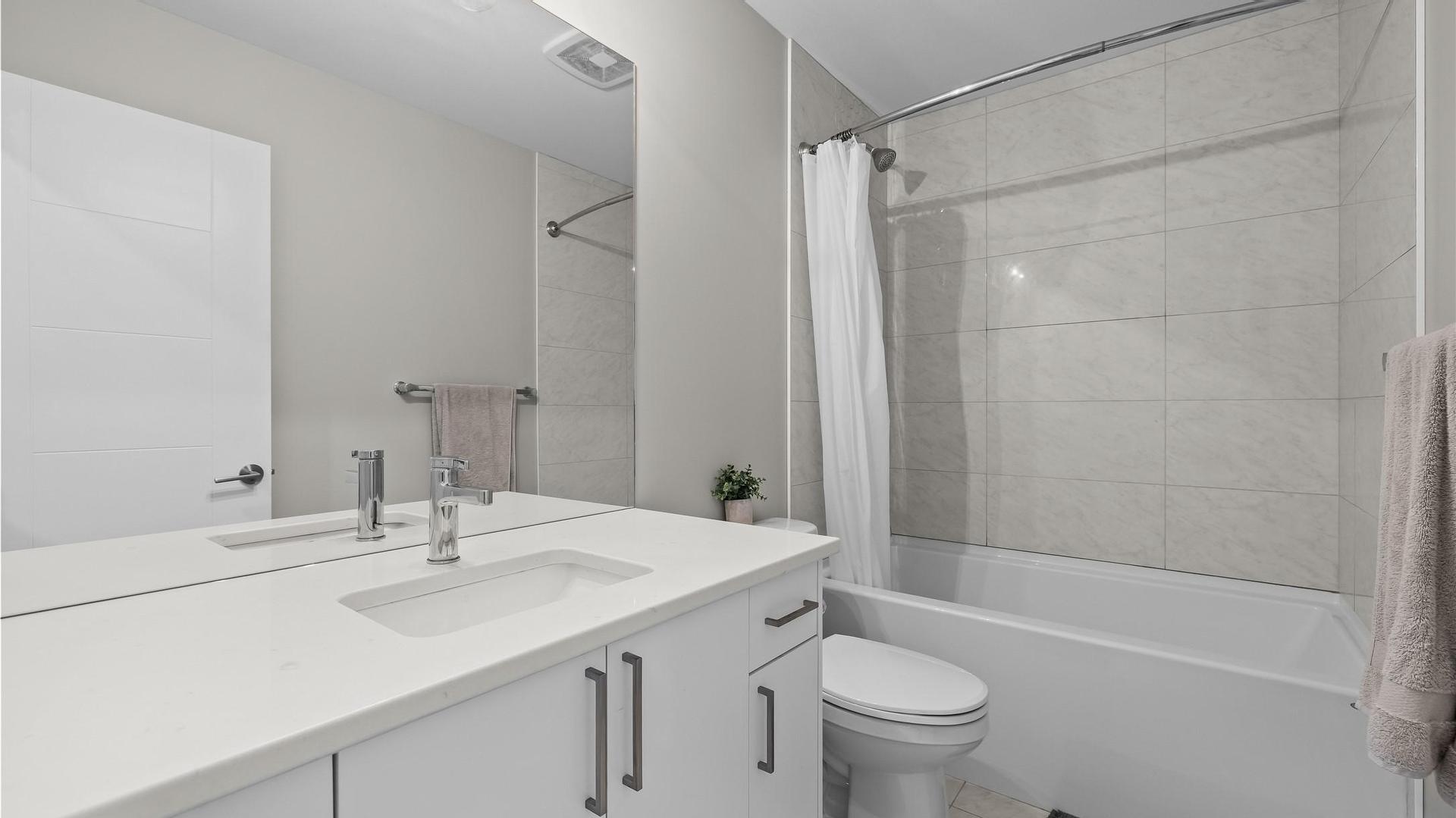 









771


Raymer

Avenue, 2,
Kelowna,




BC
V1Y 4Z7

