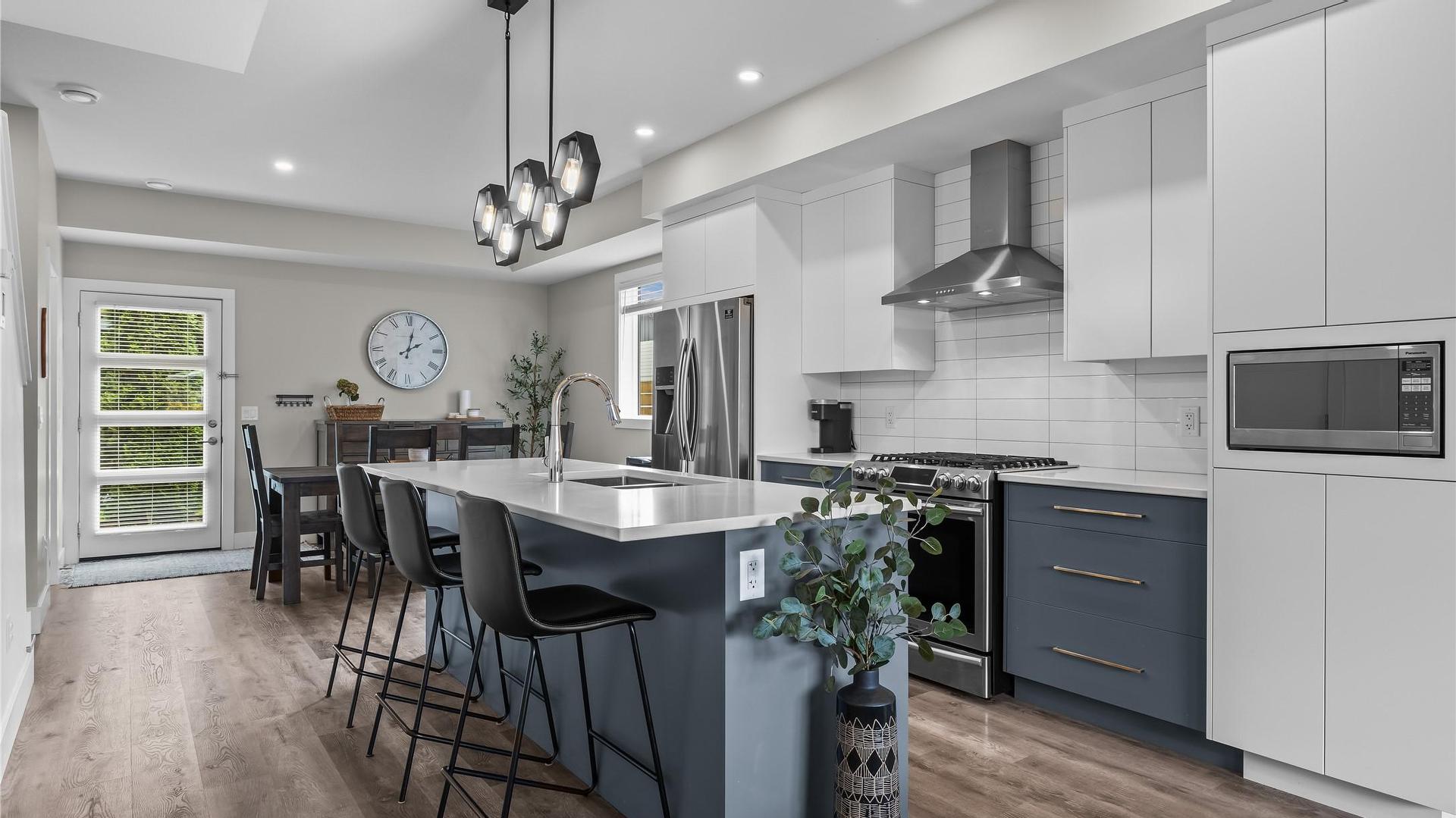 









771


Raymer

Avenue, 2,
Kelowna,




BC
V1Y 4Z7

