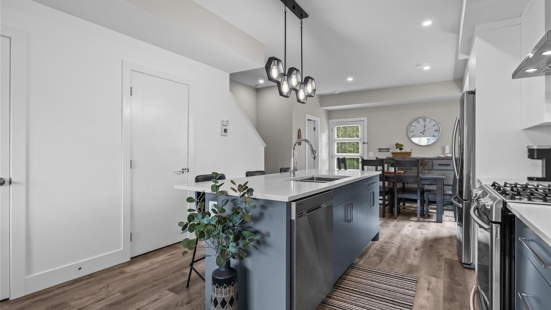 









771


Raymer

Avenue, 2,
Kelowna,




BC
V1Y 4Z7

