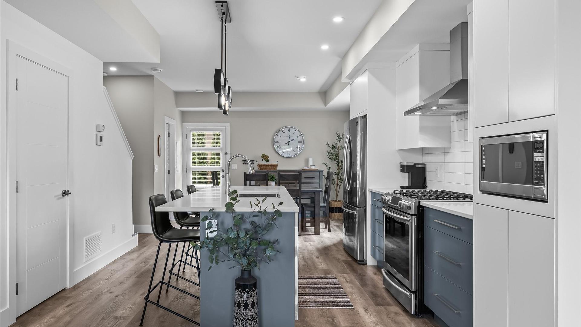 









771


Raymer

Avenue, 2,
Kelowna,




BC
V1Y 4Z7

