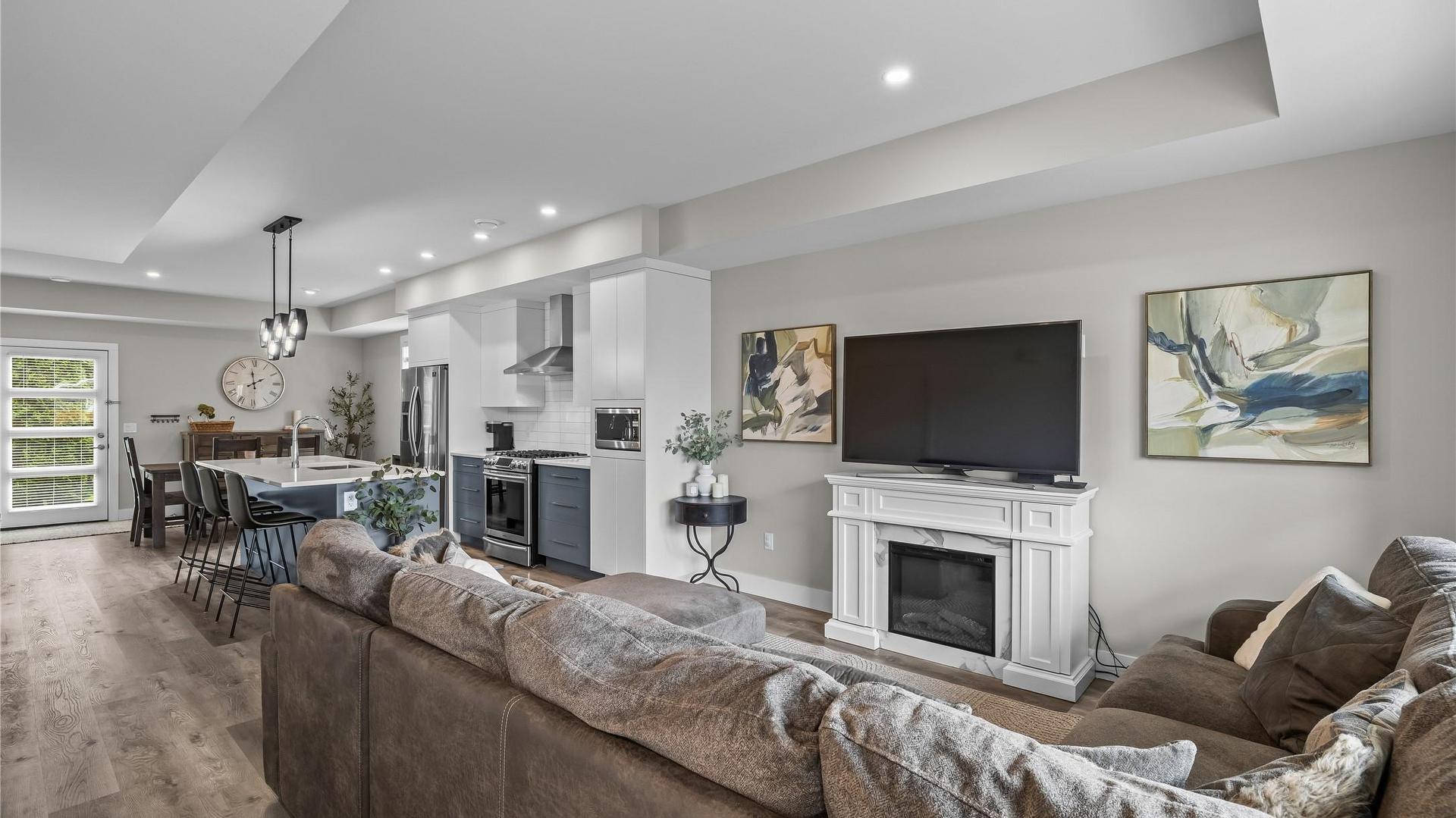 









771


Raymer

Avenue, 2,
Kelowna,




BC
V1Y 4Z7

