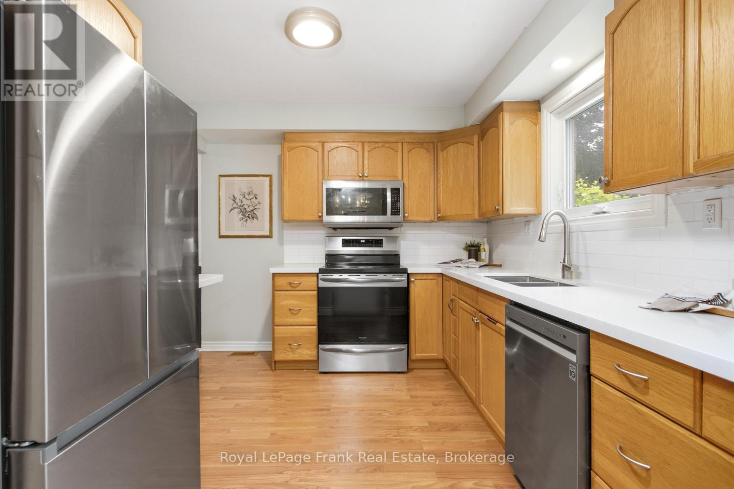 












731 HONEY TREE COURT

,
Whitby (Williamsburg),




Ontario
L1N7W5

