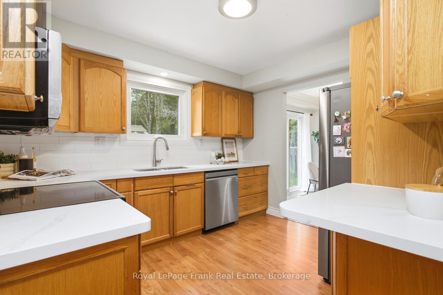 












731 HONEY TREE COURT

,
Whitby (Williamsburg),




Ontario
L1N7W5

