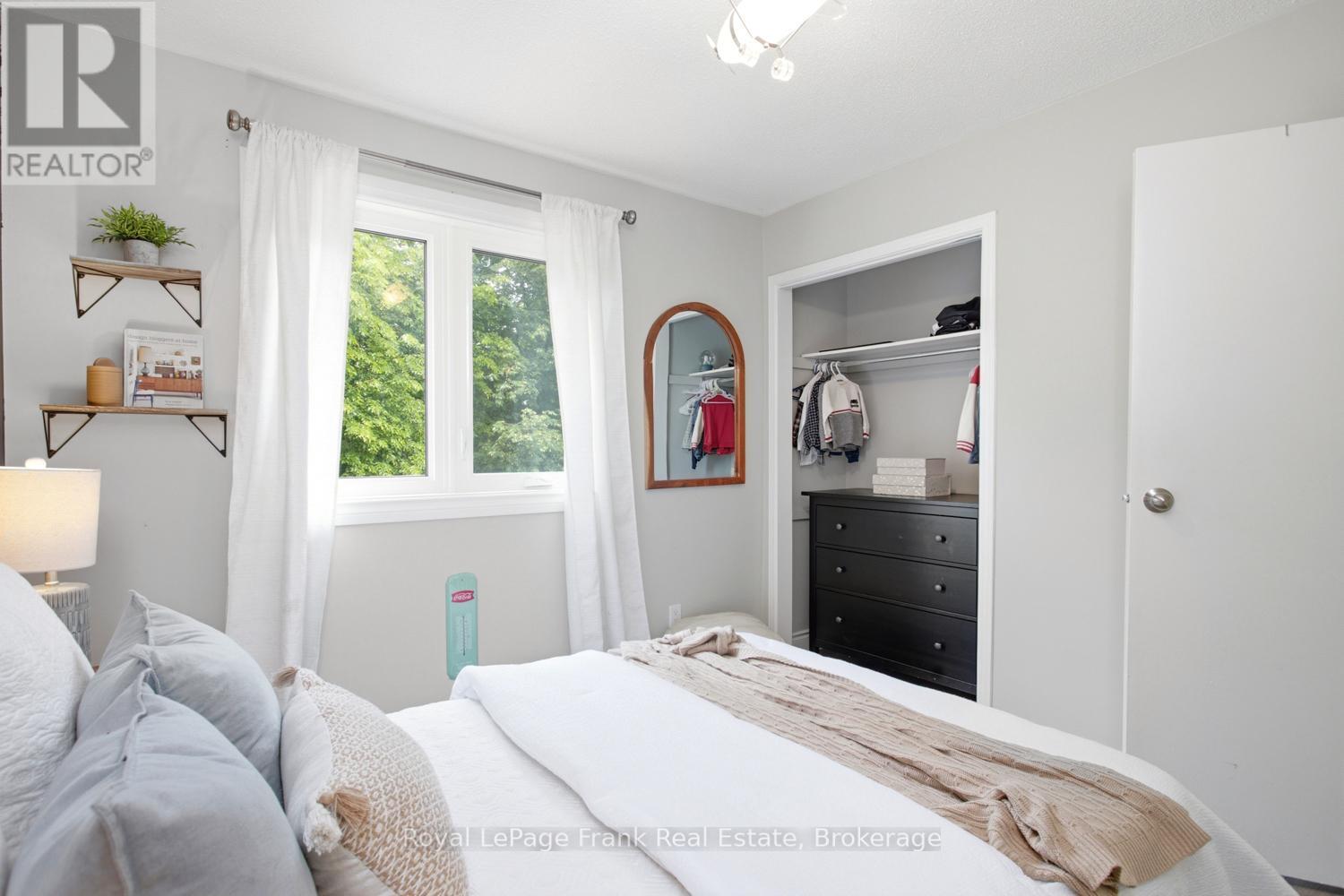 












731 HONEY TREE COURT

,
Whitby (Williamsburg),




Ontario
L1N7W5

