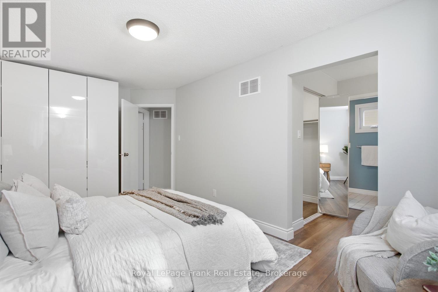 












731 HONEY TREE COURT

,
Whitby (Williamsburg),




Ontario
L1N7W5

