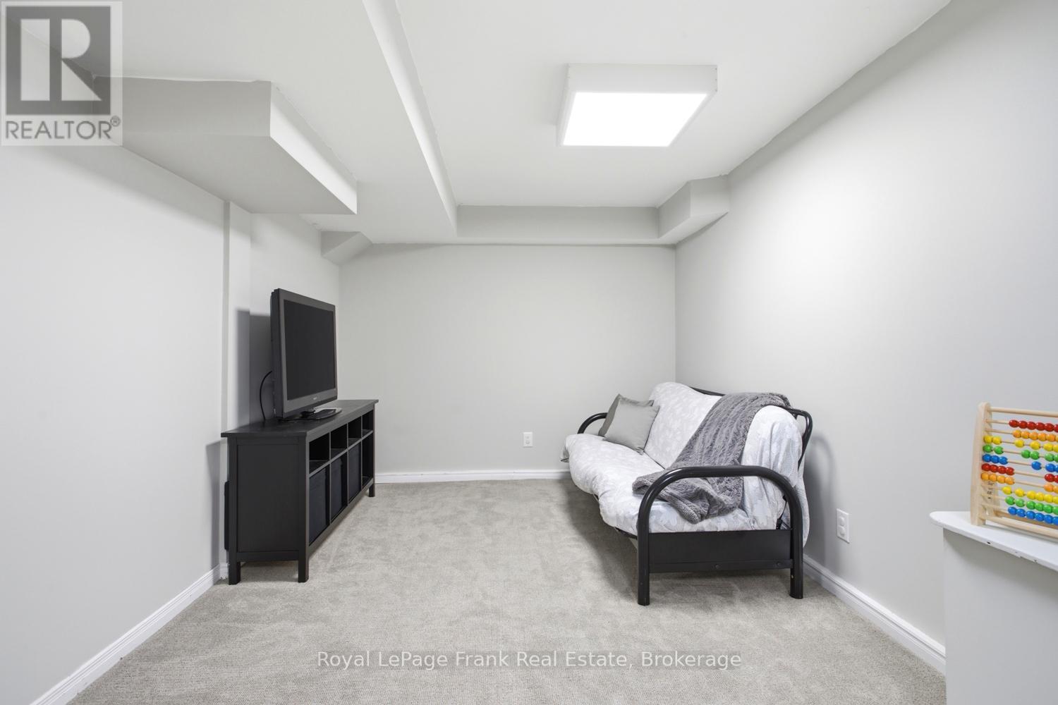 












731 HONEY TREE COURT

,
Whitby (Williamsburg),




Ontario
L1N7W5

