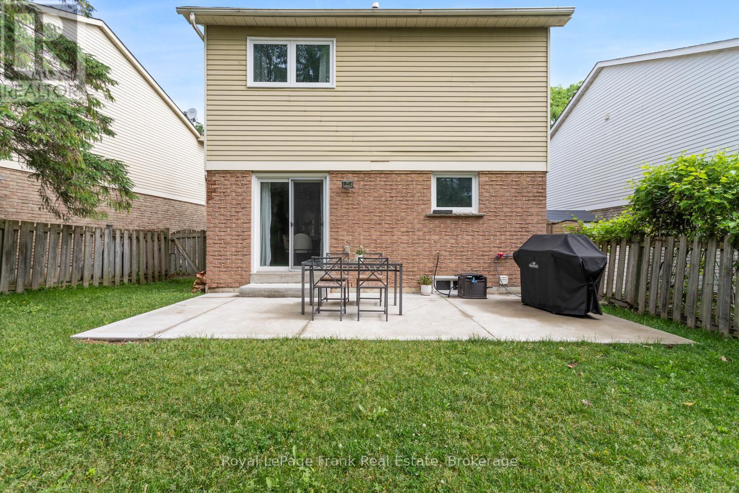 












731 HONEY TREE COURT

,
Whitby (Williamsburg),




Ontario
L1N7W5

