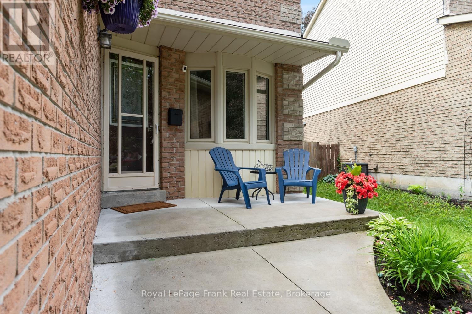 












731 HONEY TREE COURT

,
Whitby (Williamsburg),




Ontario
L1N7W5

