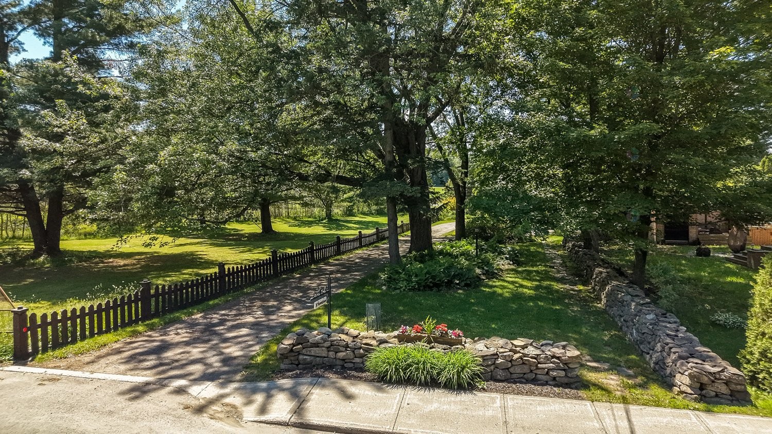 









58


Rue Mountain

,
Granby,




QC
J2G6S1

