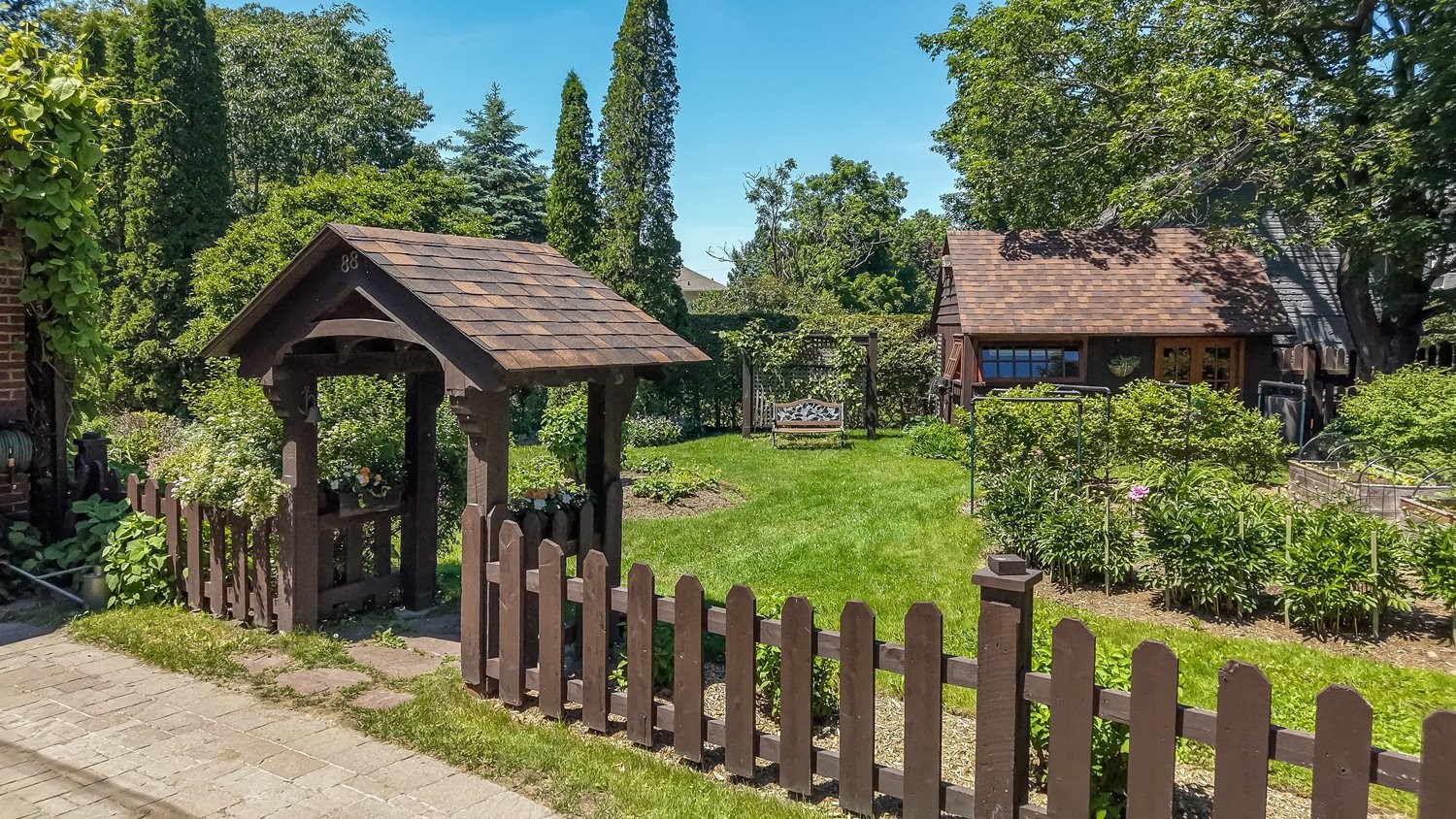 









58


Rue Mountain

,
Granby,




QC
J2G6S1


