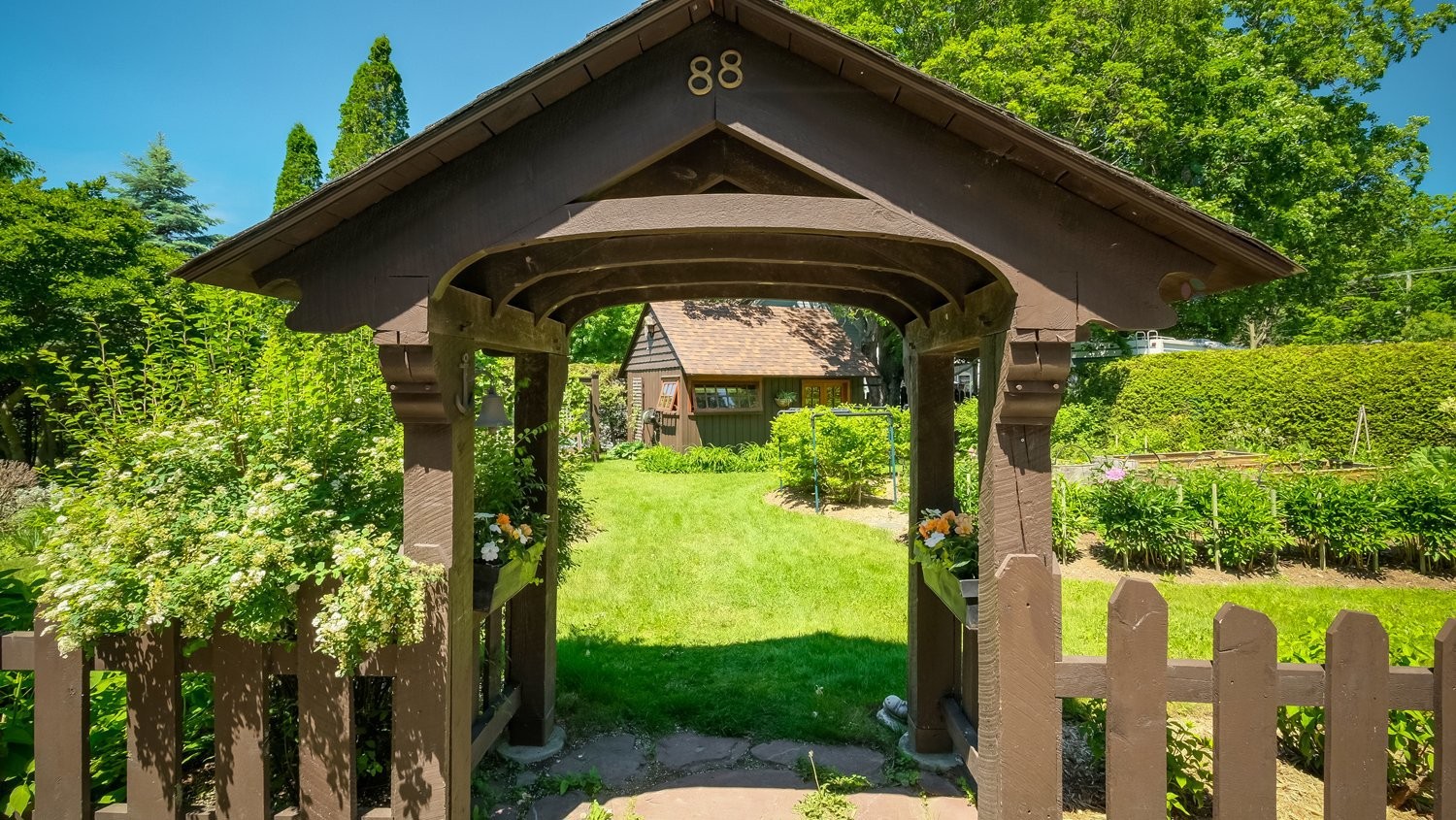 









58


Rue Mountain

,
Granby,




QC
J2G6S1

