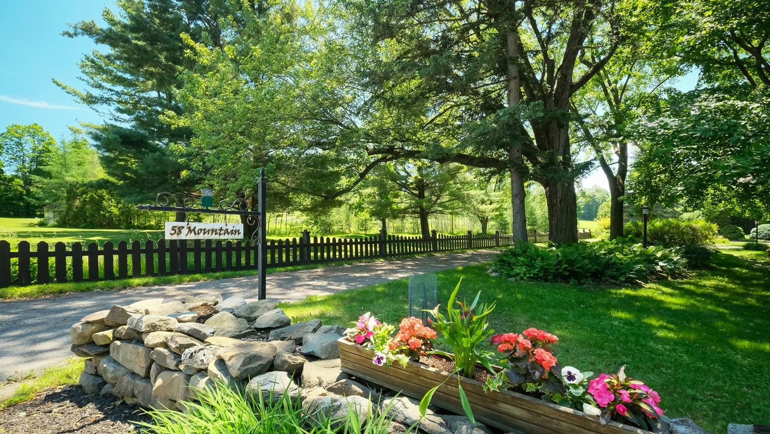 









58


Rue Mountain

,
Granby,




QC
J2G6S1

