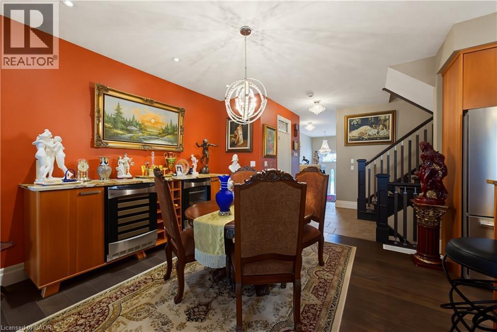 












123 OAK PARK Drive

,
Waterloo,




Ontario
N2K0B3

