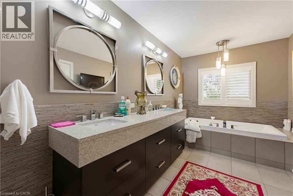 












123 OAK PARK Drive

,
Waterloo,




Ontario
N2K0B3

