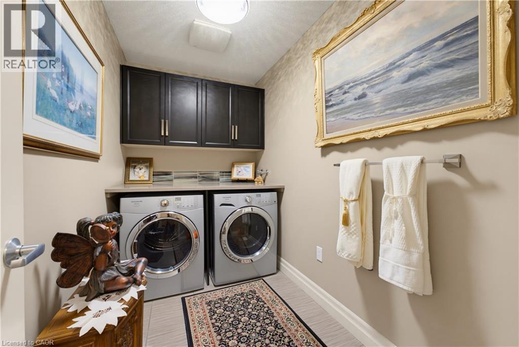 












123 OAK PARK Drive

,
Waterloo,




Ontario
N2K0B3

